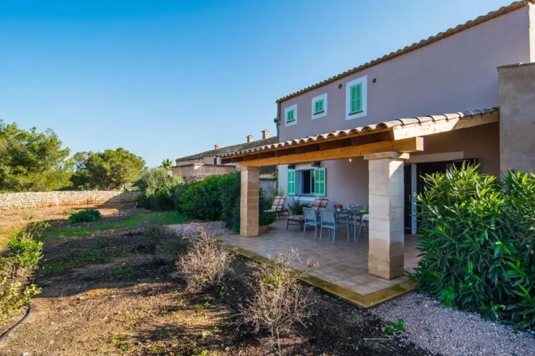 2 Bedrooms Villa