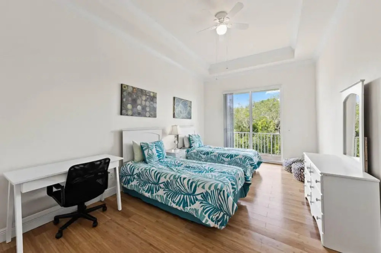 Prestigious 4 BR Getaway - Coronas Verde