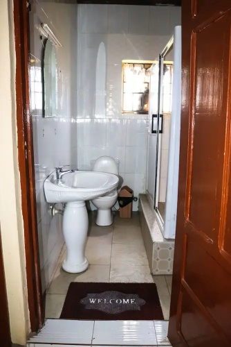 Vis-A-Vis Hotel