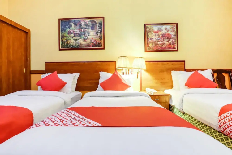 OYO 353 Middle East Hotel