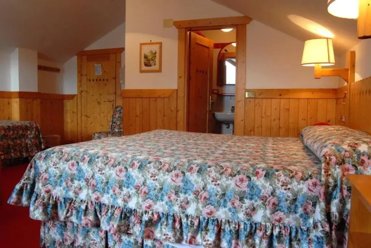 Standard Triple room