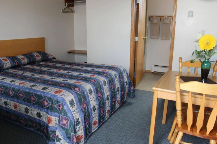 Lakehead Motel