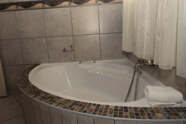 Ya Rena Guesthouse