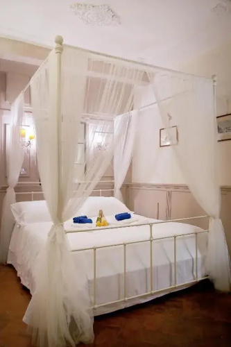 Oltrarno Florence Apartment