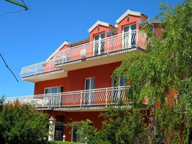 Apartment with sea view