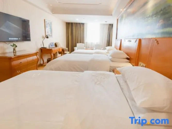 Deluxe Triple Suite