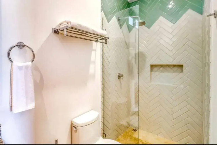 303 Amena Great Apt with Private Pool and Gym