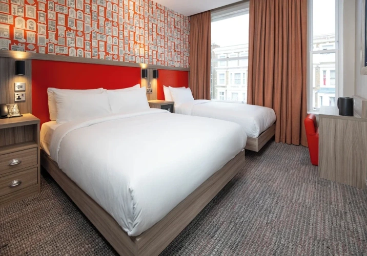 Standard Triple room