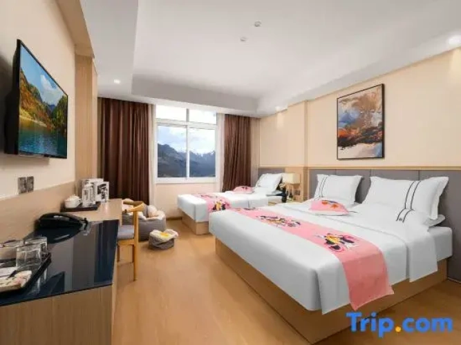 Standard Family room with mountain view