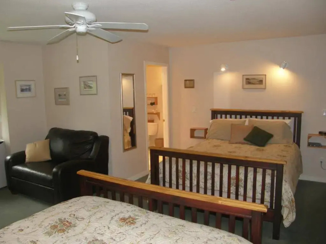 Cedar Wood Lodge B&B