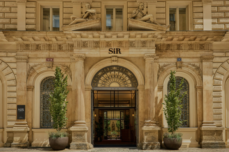 Sir Prague, part of Sircle Collection