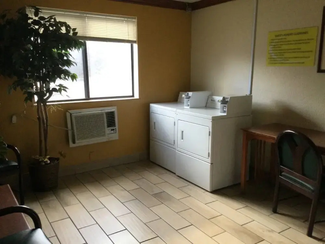 Super 8 Canton/Livonia Area