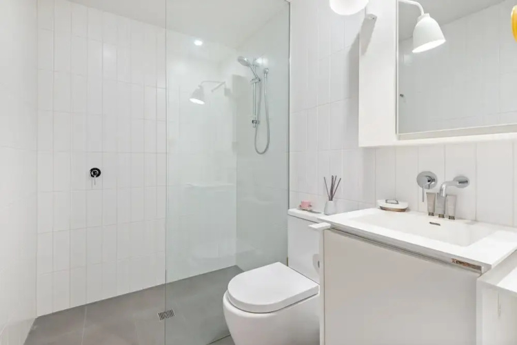 Brighton 1-bed Apartment With Balcony & Parking