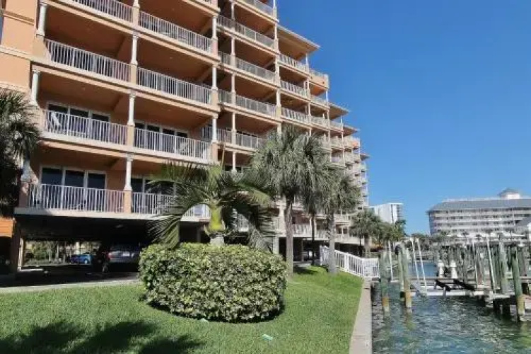207 Harborview Grande