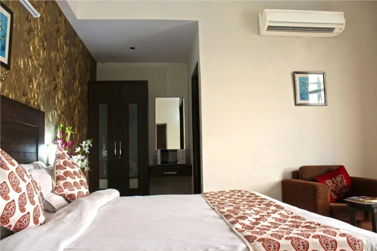 Hotel Jashn Inn near Apollo Hospital, Delhi
