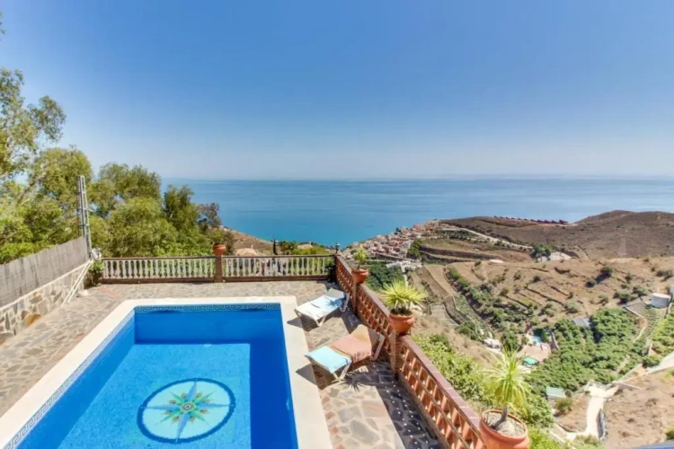 3 Bedrooms Villa