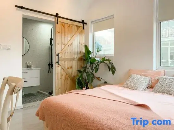 6 Bedrooms Standard room with river view