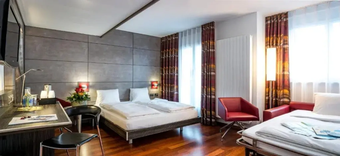 Standard Triple room