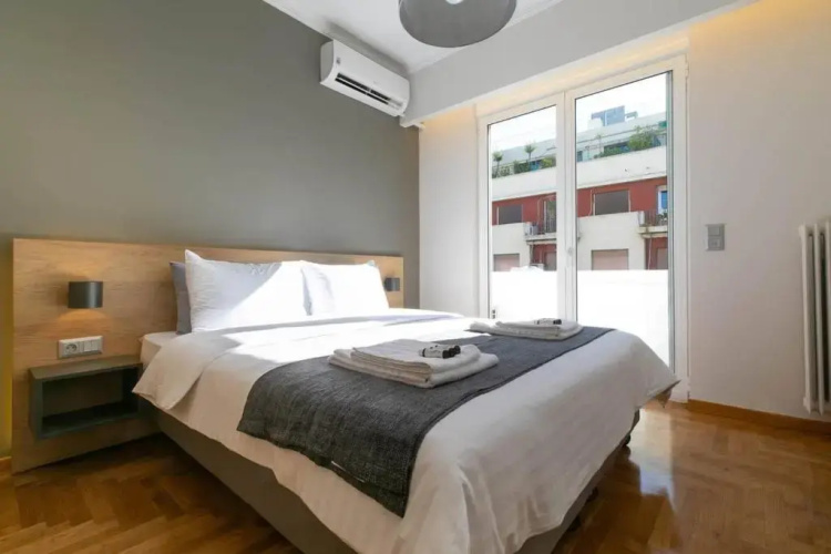 TONI'S "Aquaman" 4BD Apartment in Athens!