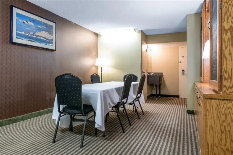 Quality Inn Farmington