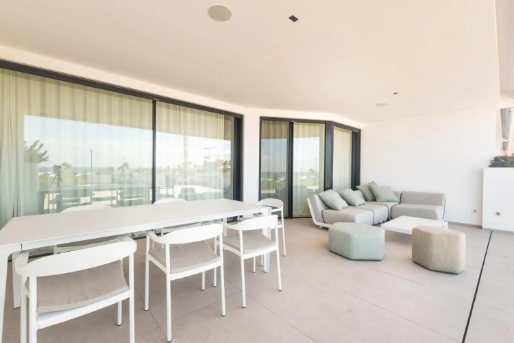 Infinity 0-8 LUXE SEA VIEW 2B