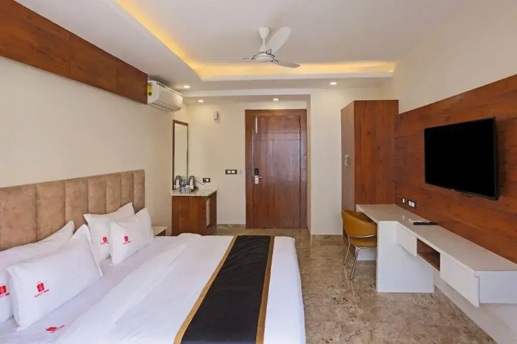 Hotel golf inn golf course road