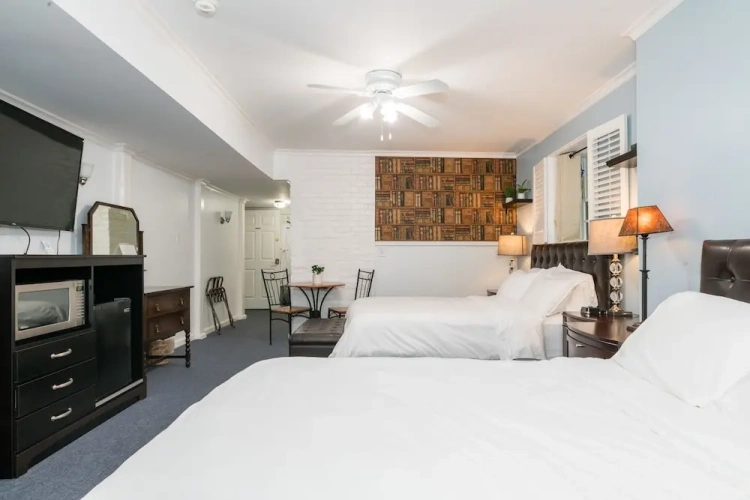 Deluxe Quadruple Suite