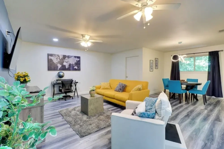 2 Bedrooms Apartment