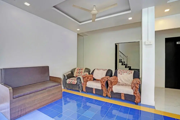 Fabhotel Royal Inn I