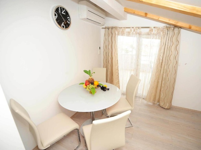 Apartment with garden view