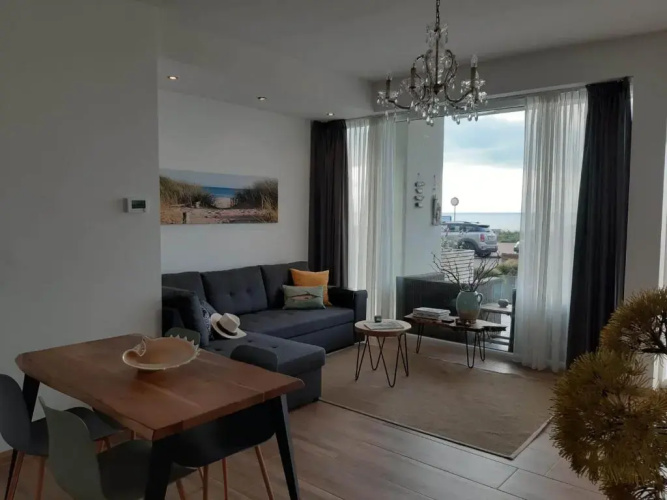 Benny's Beach House 1
