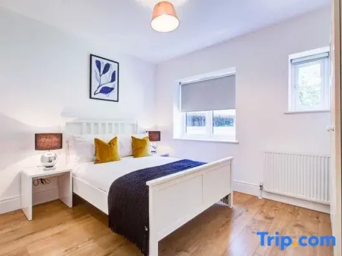 3 Bedrooms Apartment