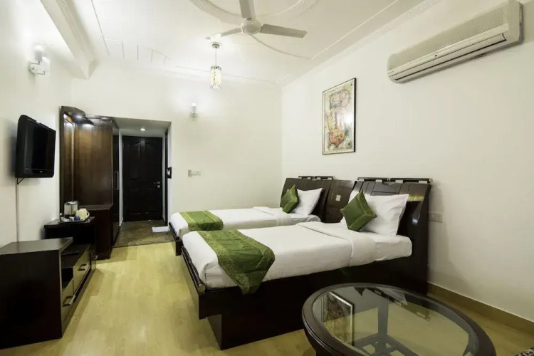 Treebo Four Sight Sector - 14 Gurgaon