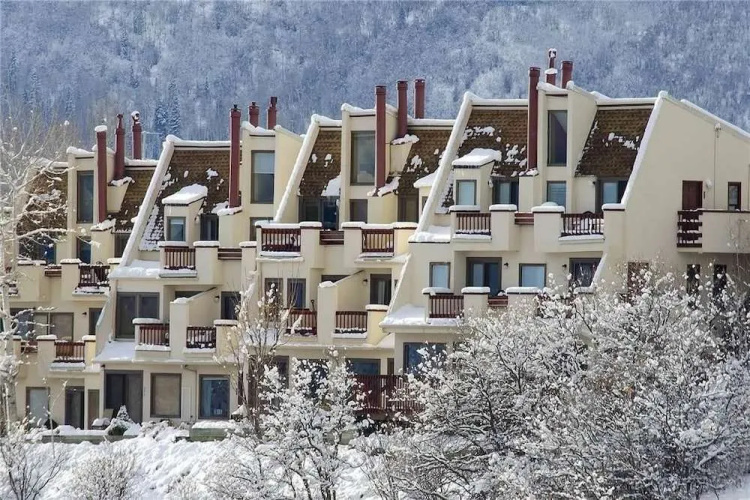 Storm Watch Condominiums
