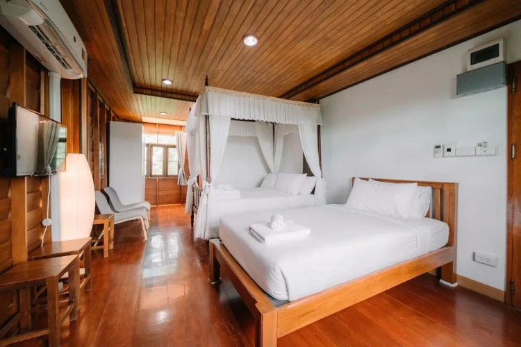 Superior Triple room with balcony and with garden view