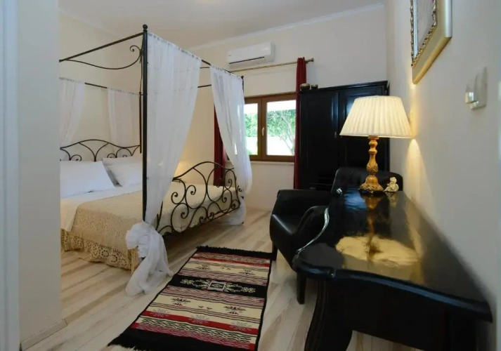 4 Bedrooms Cottage