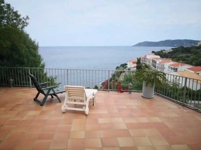3 Bedrooms Apartment
