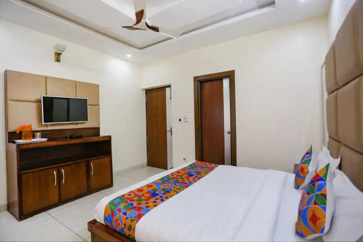 FabHotel Winterline Inn