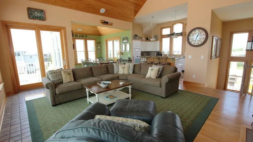 Mellow Yellow - 6 Br Home