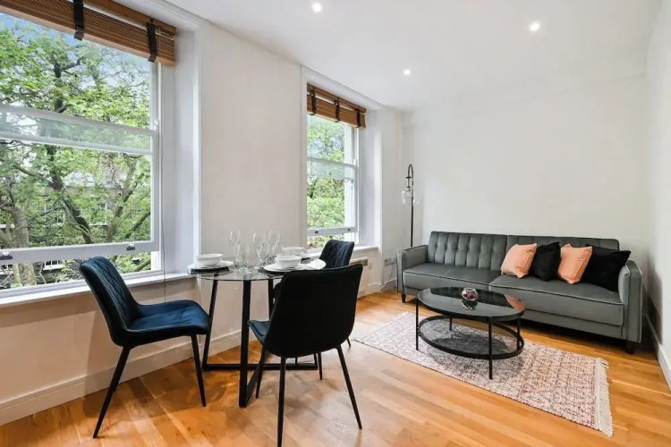 Avari Apartments – Gray’s Collection
