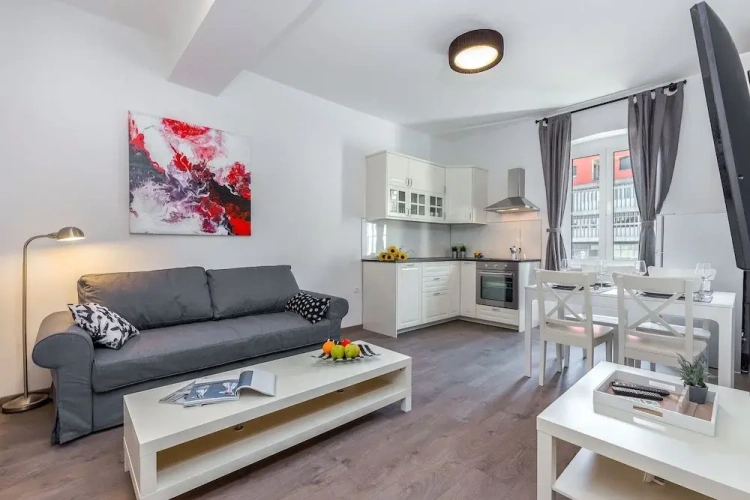 2 Bedrooms Apartment