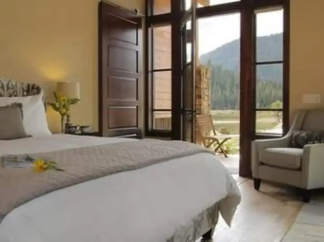 Highlands Ranch Resort
