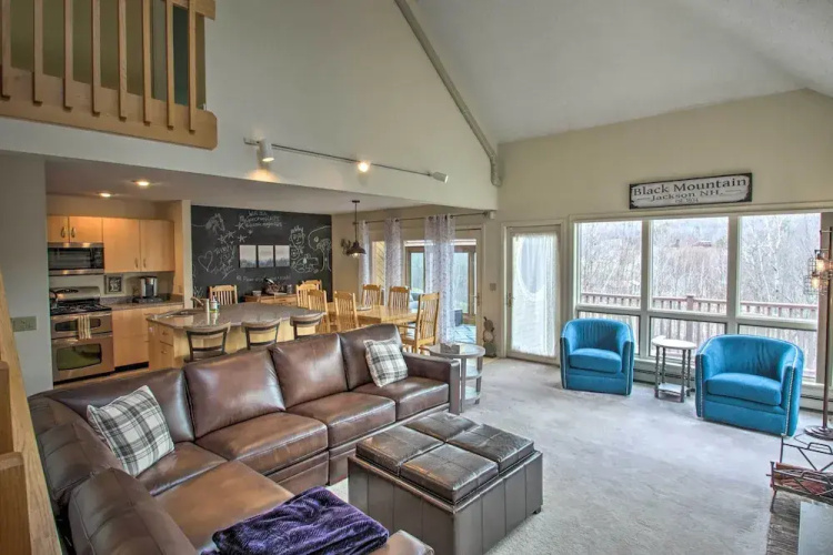 Spacious Ski-in/out Black Mountain Home w/ Deck!