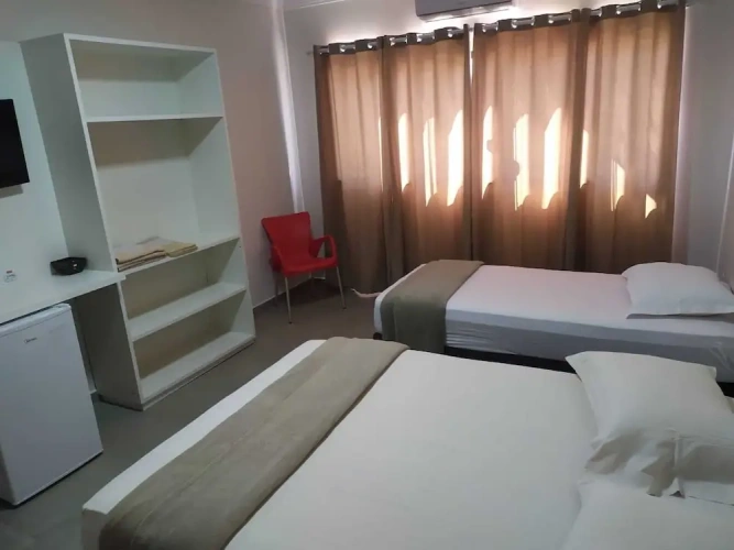 2 Bedrooms Standard Family room with courtyard view