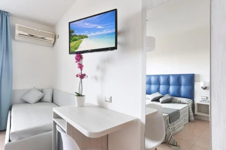 Standard Quadruple room with balcony and with sea view