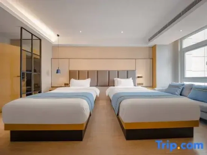 Standard Twin room with view