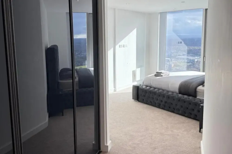 Apt Sleeps 6 With Two Bathrooms