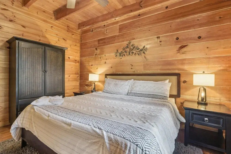 River View Dog Friendly Game Room w Hot Tub