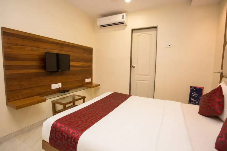 OYO 8872 Hotel Address Inn