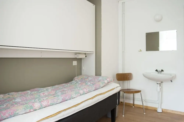 Economy room